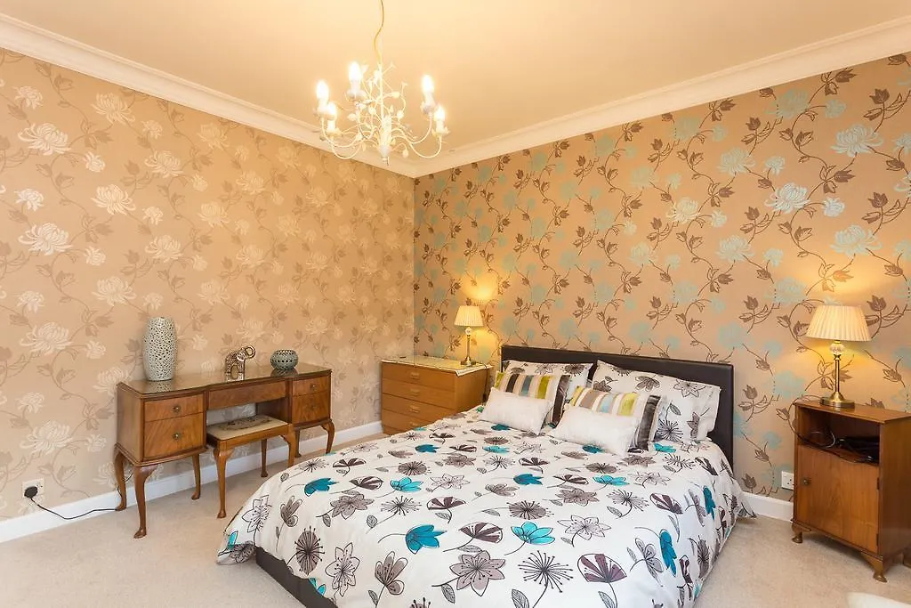 Woodlands Bungalow Edinburgh 0*,