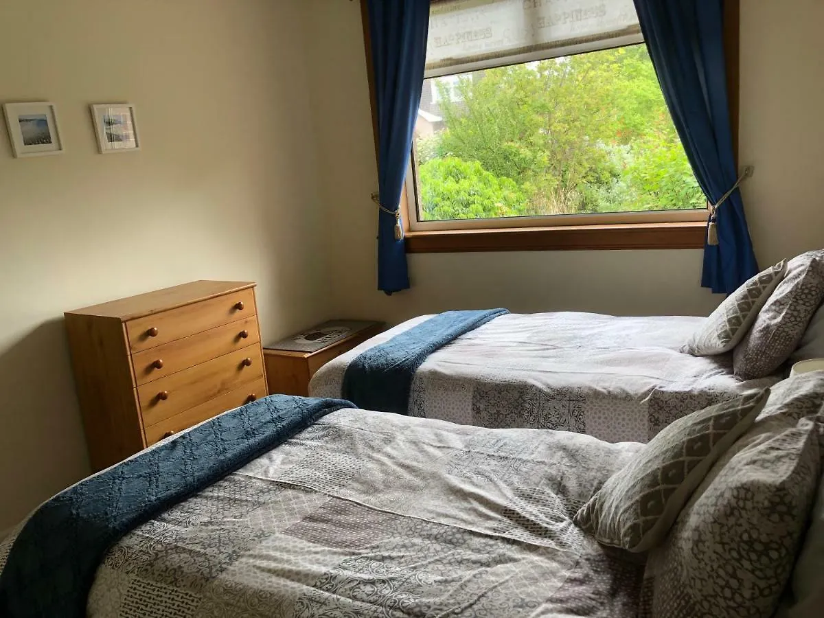 Woodlands Bungalow Edinburgh 0*,  United Kingdom